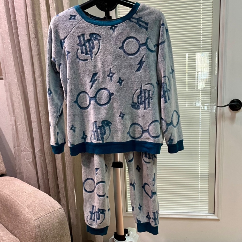 EUC Harry Potter Pajama Set for Ladies/Girls; Harry Potter Wizarding World